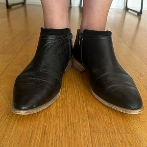 Avellini black leather short boots Size 8 US and Size 39 Itay